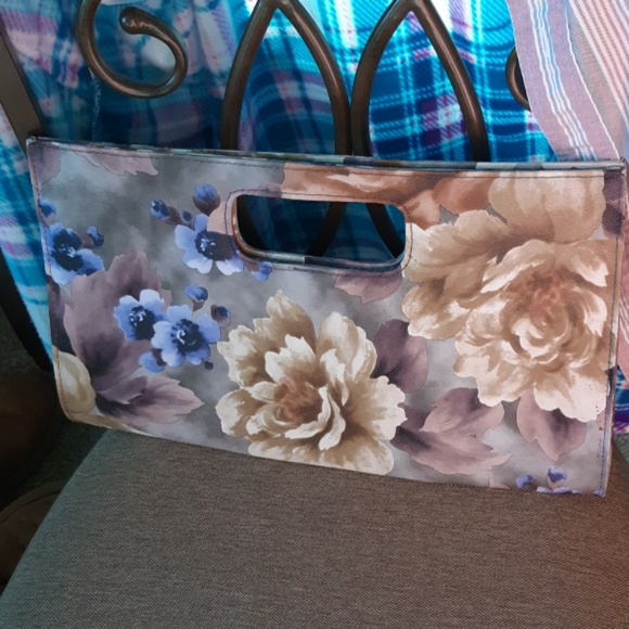 Purse - Picture 2 of 3